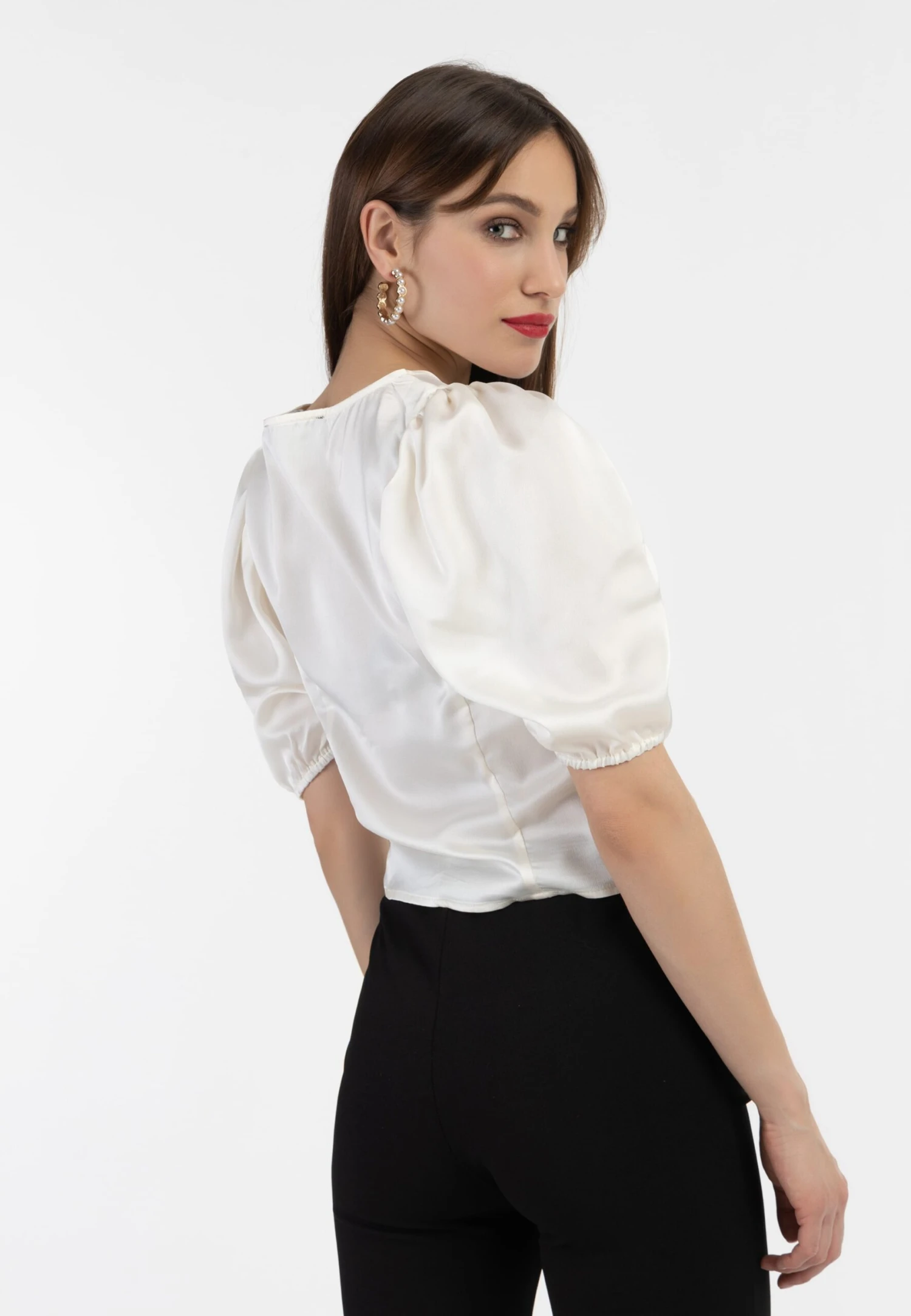 Faina Blouses Met Korte Mouw Blouse Dames Wolwit 5 Faina Blouses Met Korte Mouw Blouse Dames Wolwit - Image 3